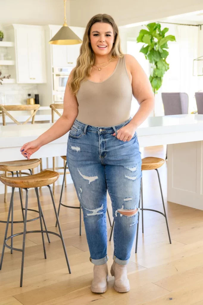 plus size high waisted jeans brunch